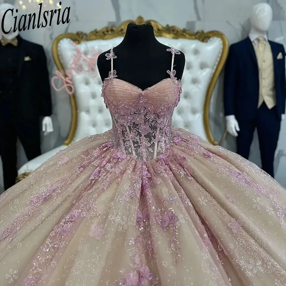 Romantyczne brokat iluzja iluzja Quinceanera sukienki do balowej sukienki spaghetti pasek cekinowe aplikacje Słodkie 15 vestidos de xv anos