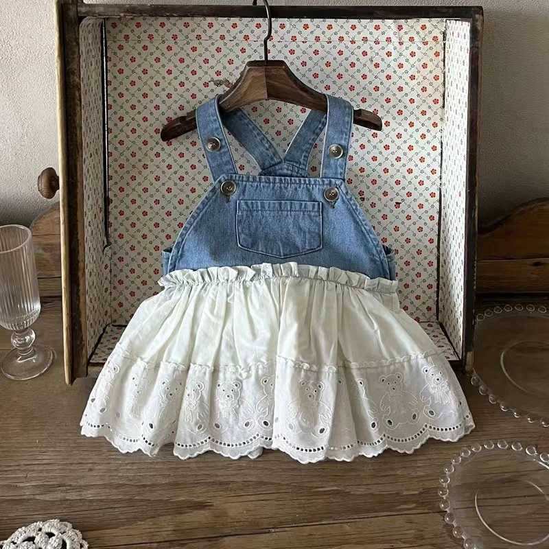 Vestidos de menina Novo vestido de bebê de verão jeans+renda branca estitng vestido de urso fofo infantil fora de roupa h240426