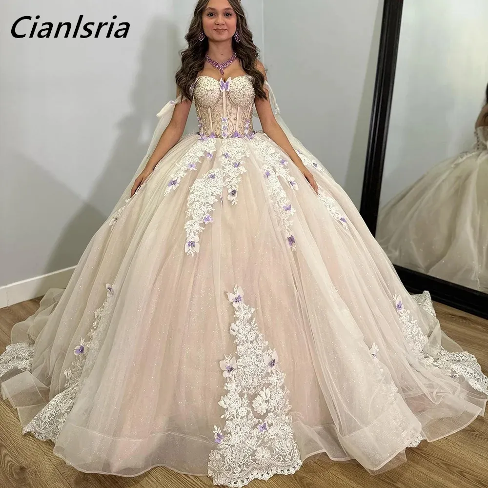 Light Champagne Diamond Pearls Princesa Quinceanera Vestido de Ball Vestido 3D Apliques de Borboleta Lace Vestidos de 15 Anos