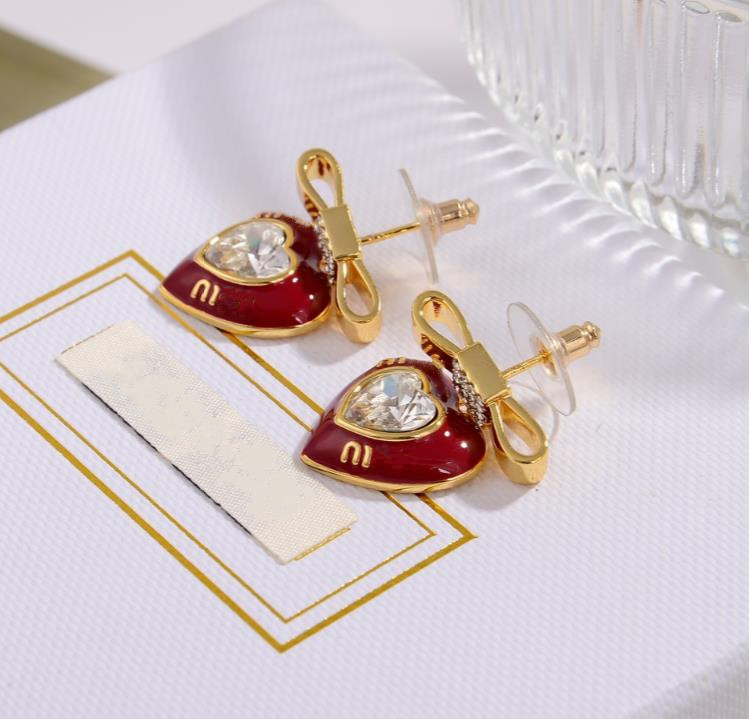 Designer Heart Earrings for Women High Quality Luxury Red Love Gold Rhinestone Copper Circle Chandelier Earring smycken gåvor gratis fartyg