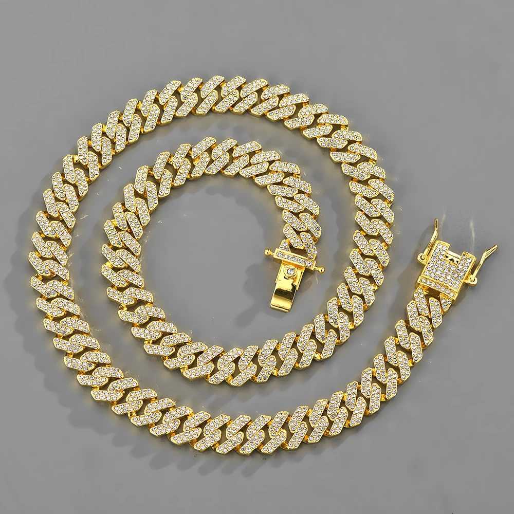 Brins de 12 mm de large tout le collier hip-hop diamant de l'eau de la chaîne de liaison cubaine adaptée aux hommes et aux femmes 240424
