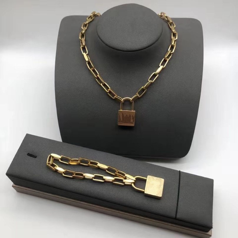 Bijoux de créateur Nouvelle lettre Collier de chaîne de clavicule Bracelet Feminine268z féminine 268z