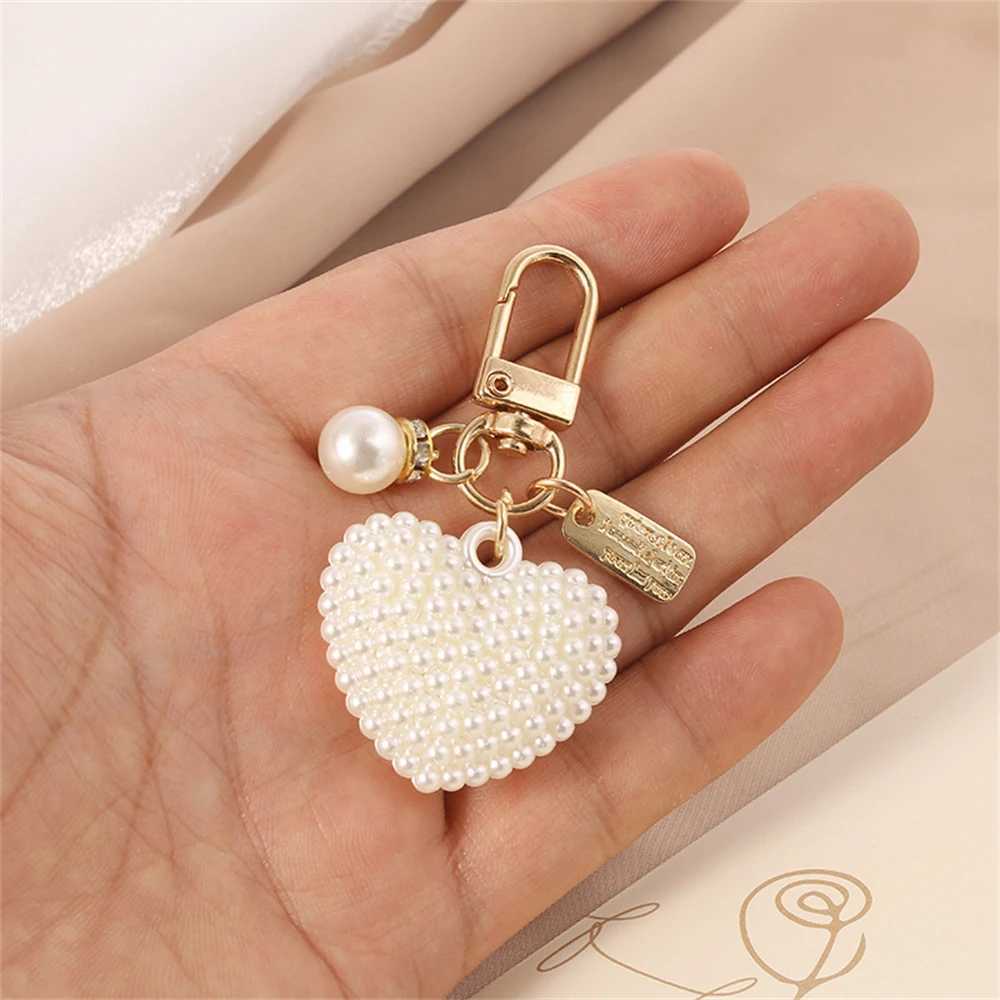 Keychains Lonyards Elegant Pearl Heart Keychain mignon Ball Round Keyring Handsbag Pendants Accessoires Metal Tag Taille Hanging Key Holder Car Trinket