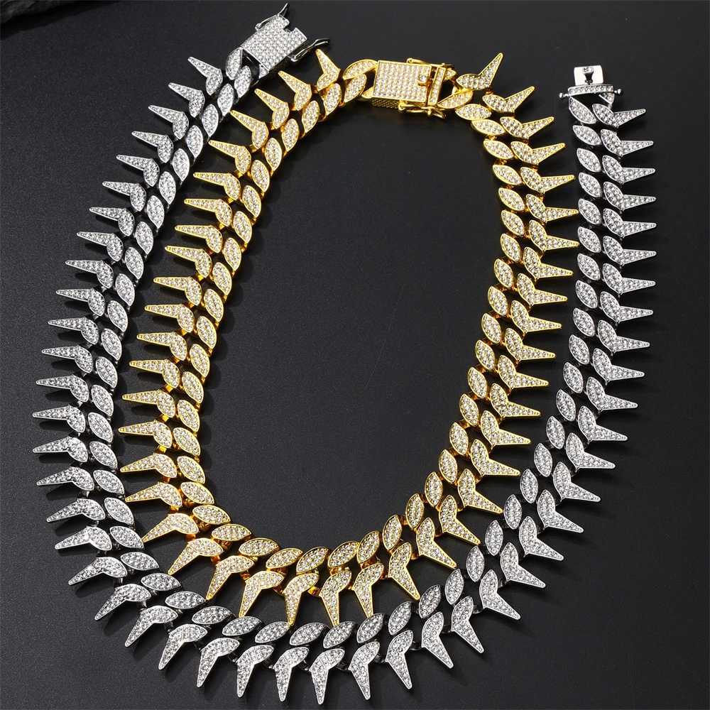 Strängar hiphop 24mm glänsande tung isad kubansk tornkedja full AAA Crystal asfalterade mensarmband mens smycken halsband 240424