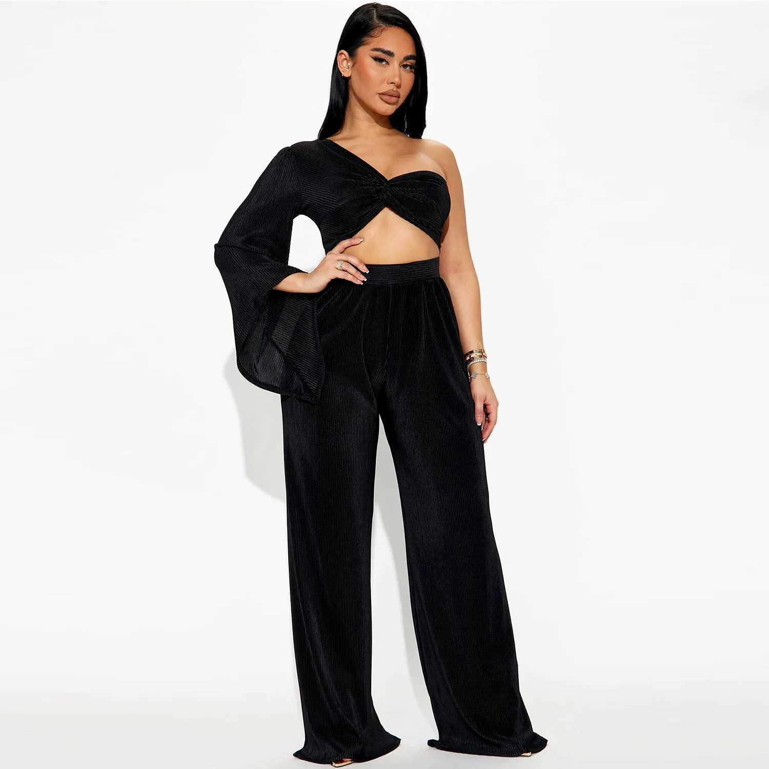 Kvinnors tvåbitar byxor Autumn Sexig veck med två stycken Set Women mode Solid Off Axel Single Slve Top Wide Leg Pants Two Piece Set Women Y240426