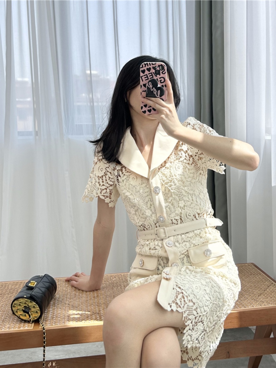 Självporträtt Summer Pure Color Panele Belted Lace Dress White Short Sleeve V-Neck Single-Breasted Casual Dresses G4A2315