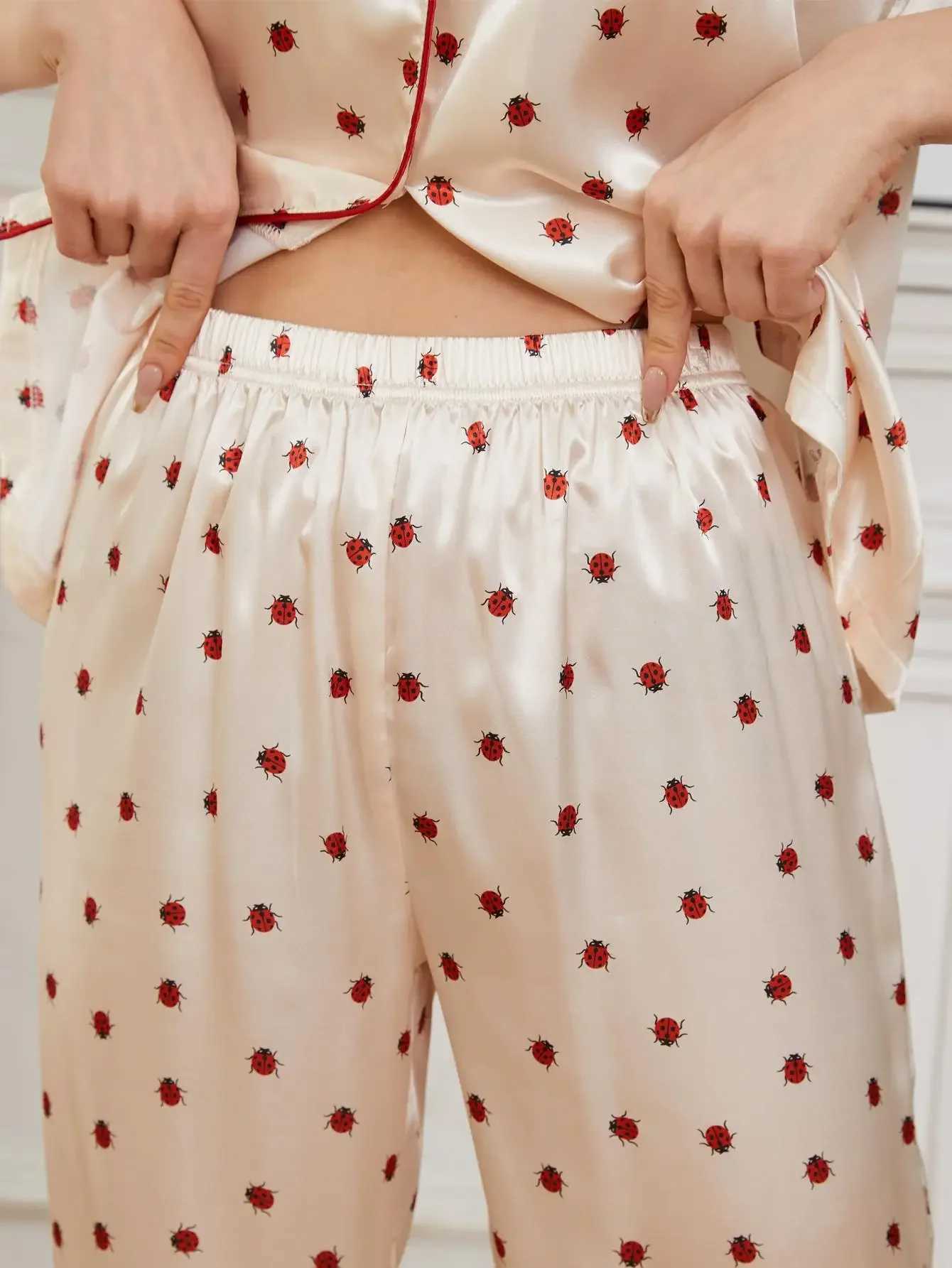 Dames slaapkleding Ladybird Print vrouwen Pyjama Set korte slev voorste knop tops lange broek vrouwelijke 2 stuks ingekeed Collor SLPwear Nightwear Y240426