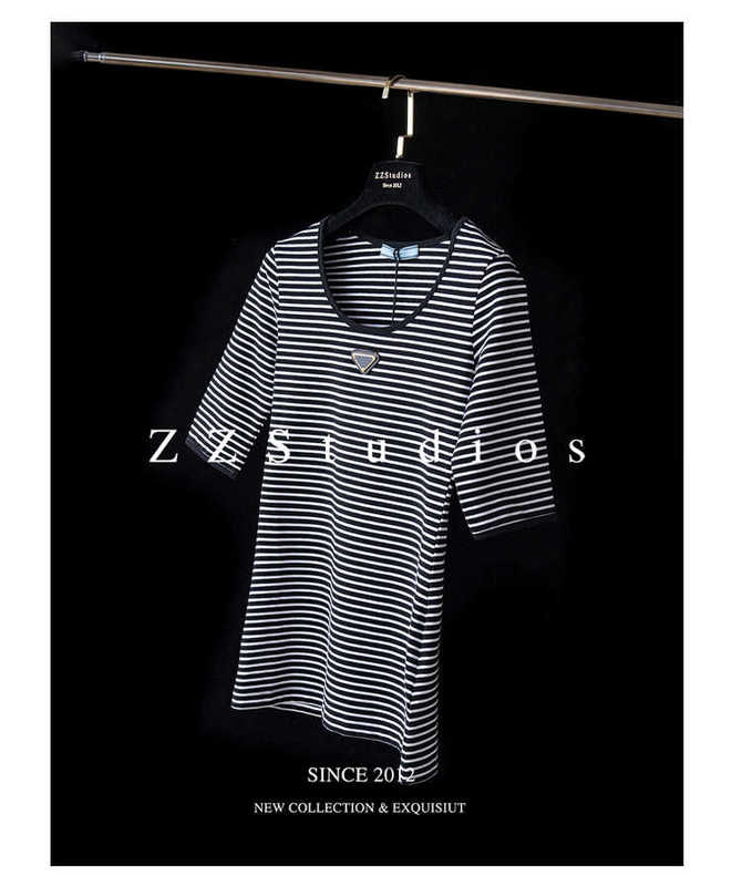 Frauen-T-Shirt-Designer Shenzhen Nanyou High End ~ Blau-weißes Streifendreieck Label Top Kontrast Farbe Schlanker Fit U-Neck Kurzschlärm T-Shirt Sommer 084B