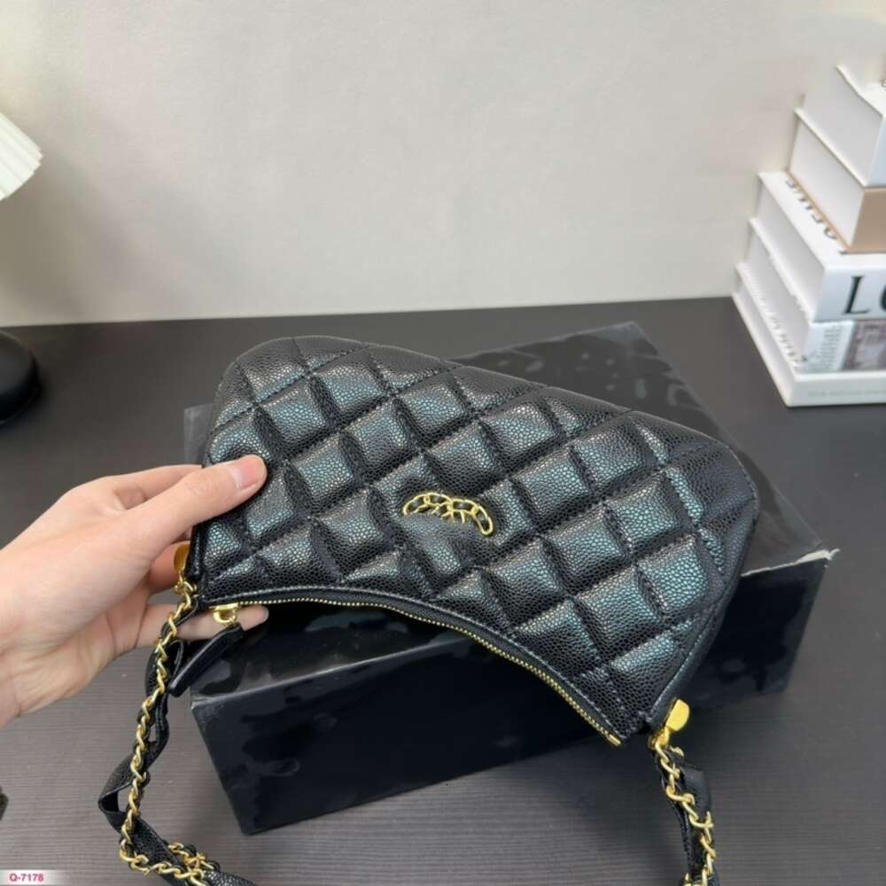 Bolso de descuento de marca de lujo NUEVA Avanzada Fashion Axila a las axilas Cadena de bolsas para mujer Versátiles de hombro único