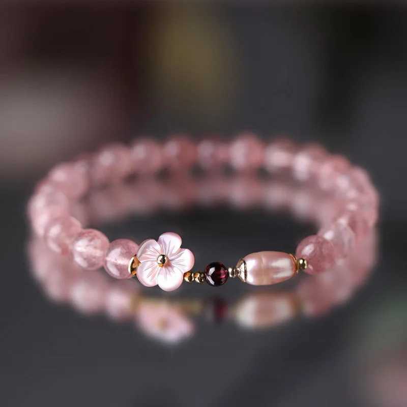 Badpärlarna Sweet Pink Color Peach Blossom Bead Armband Lämplig för kvinnor Fashion Ins Flower Pearl Crystal Glass Niche Jewelry Gift