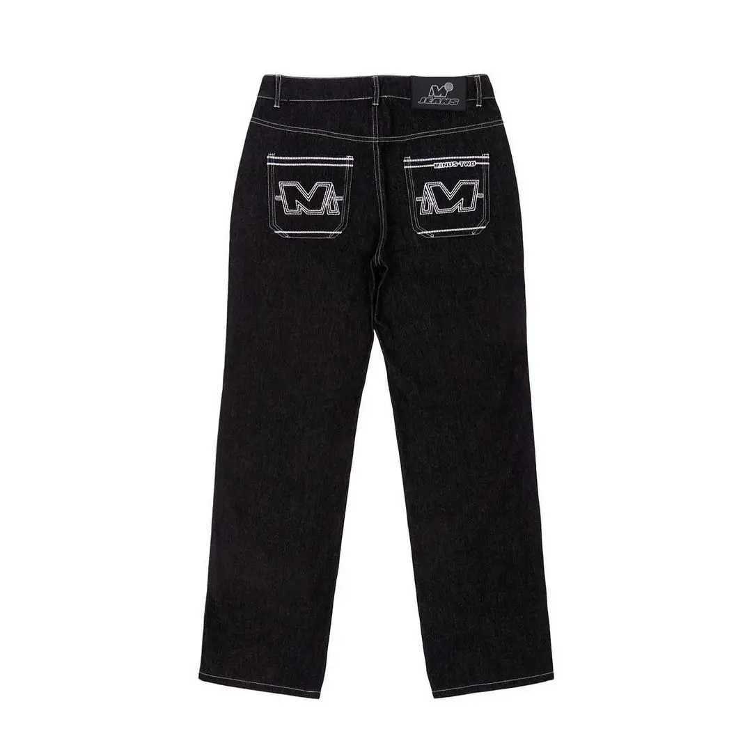 メンズジーンズY2Kジーンズヒップホップレタープリントマン用ブラックパンツ2023新しいトレンドファッションパンクルーズストレートレグズボンストリート衣料