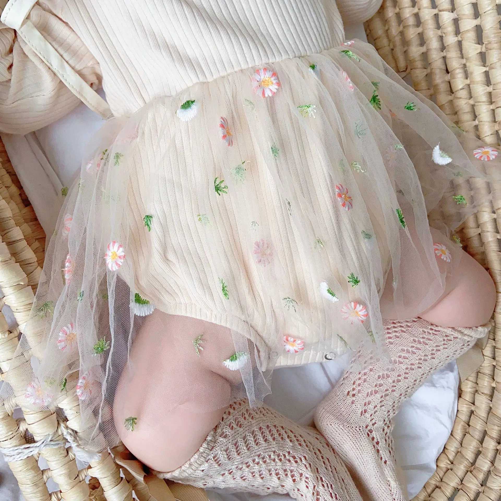 Rompers lente nieuwe prinses babymeisjes kanten bodysuit rok massief bloemig meisje een stuk romper tutu jurk voor 0-3y H240426