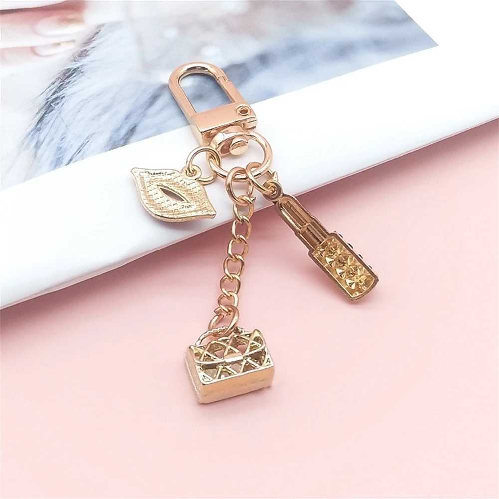 Nyckelringar Lanyards Nya läppstift Läppar Keychain med svarta strass Nyckelring Delikat Metallhänge Charms för Women Girl Bag biltillbehör