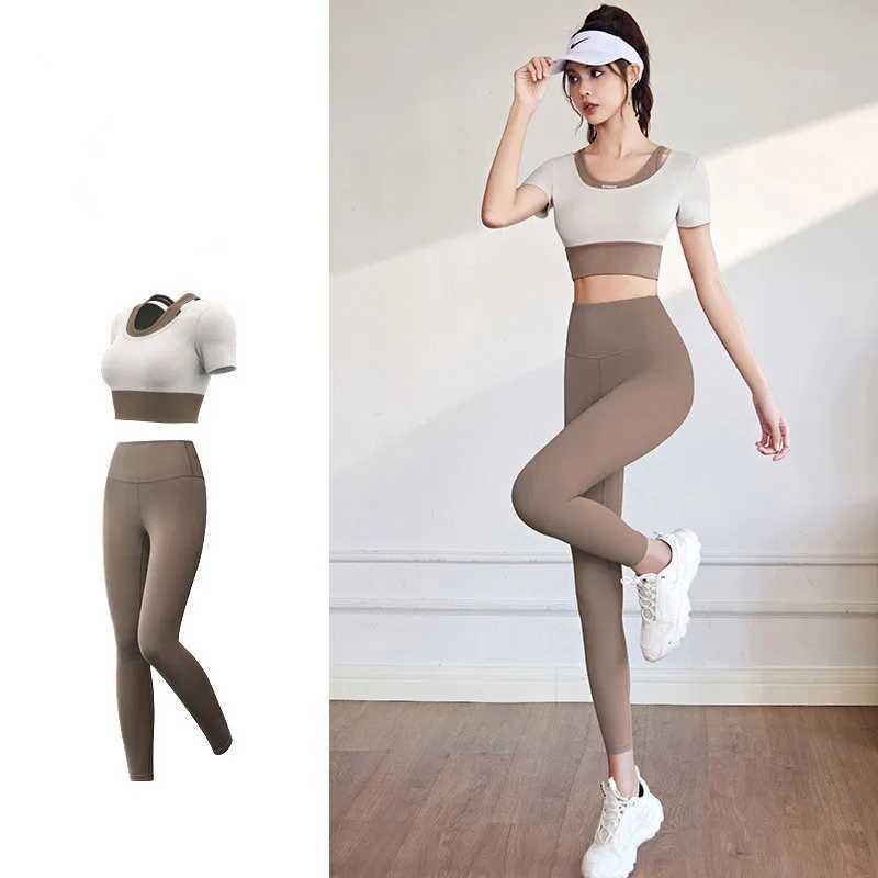 Tracksuits voor dames herfst Elastic Fitness Sports 2-delige naadloze yogaset voor dames korte mouwen Crop Top Fitness Gym Running been oefening sportkleding 240424