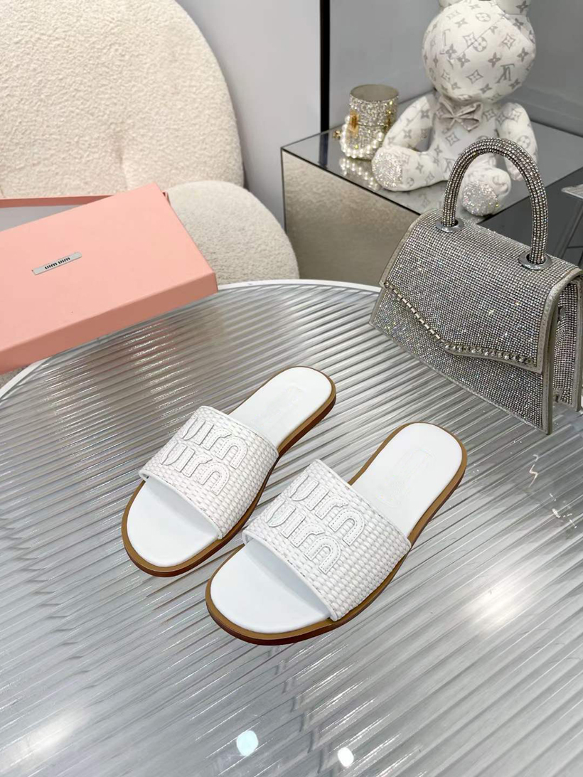 Mode kvinnliga sandaler tofflor Gilda Glass Flats Slidres Pool Fun Slides Italy Classic White Brown Black Weaving Leather Designer Summer Banket Slipper Box EU 35-43