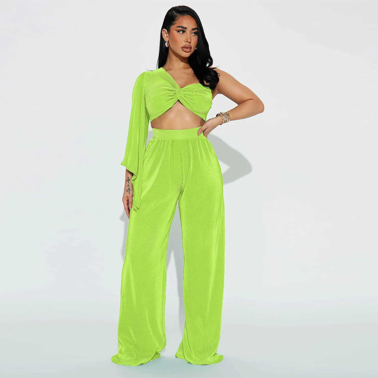 Kvinnors tvåbitar byxor Autumn Sexig veck med två stycken Set Women mode Solid Off Axel Single Slve Top Wide Leg Pants Two Piece Set Women Y240426