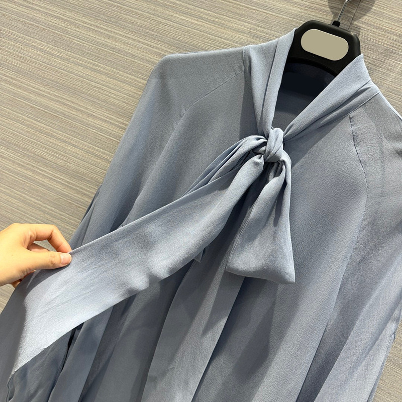 2024 Summer Blue Color Color Ribbon Tie Chemise de châssis de soie Bow Silk à manches longues Round Classic Soie Top Shirts Z4A246976