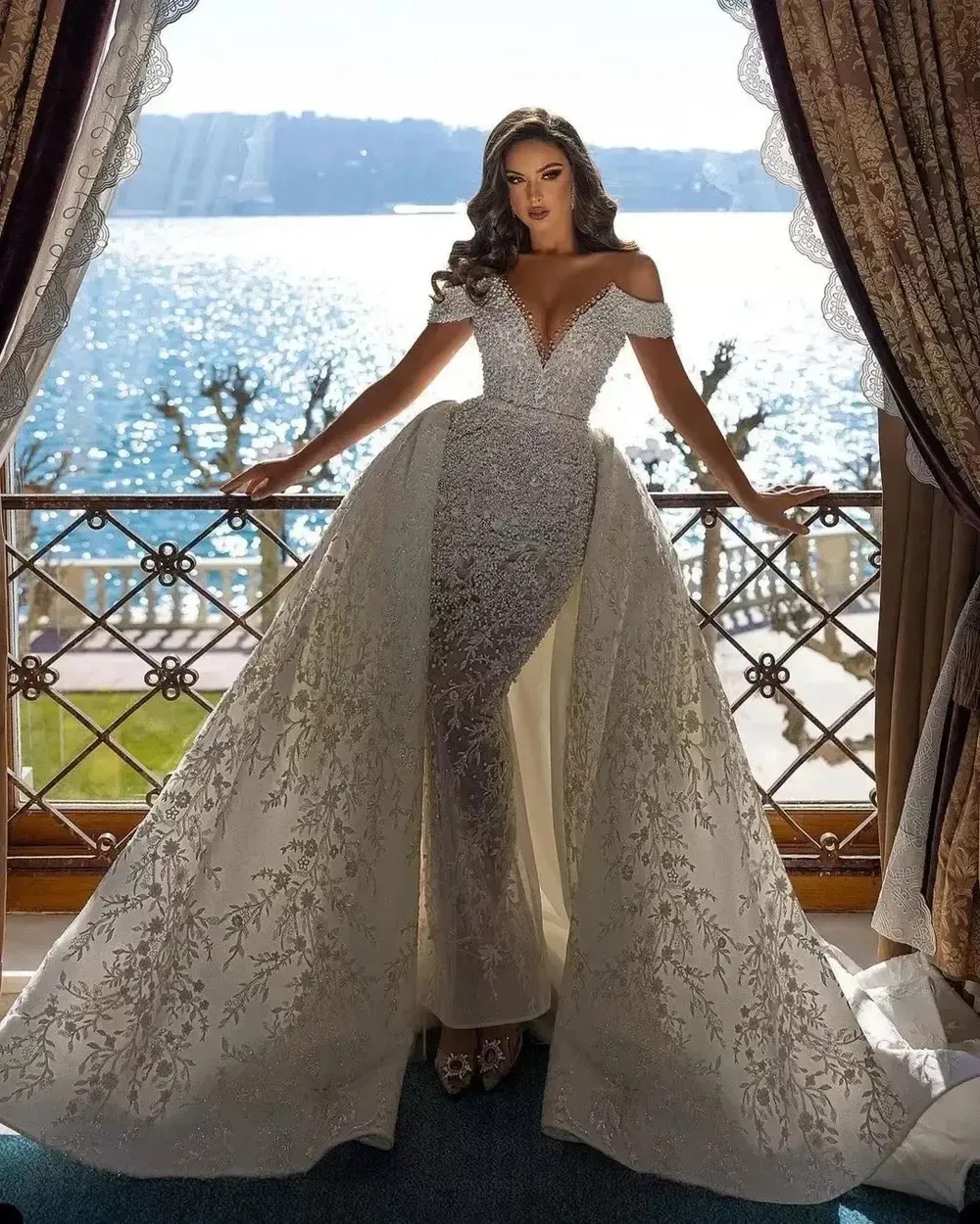 Arabiska pärlor sjöjungfru bröllopsklänning med avtagbart tåg från axel kort ärm brudklänningar 3d spetsapplikationer brudrockar de mariee yd