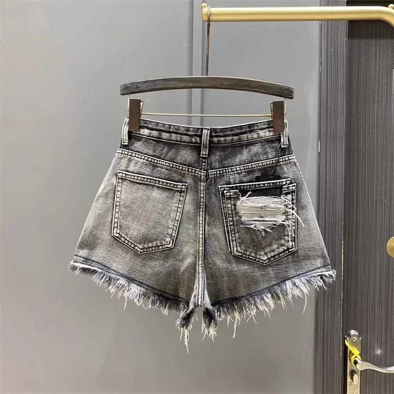 Women's Shorts Worn Legs with Rough Edges Washed Black Denim Shorts 2024 Summer New Women Fashion A-line Wide Leg Hole Ripped Denim Shorts Y240425