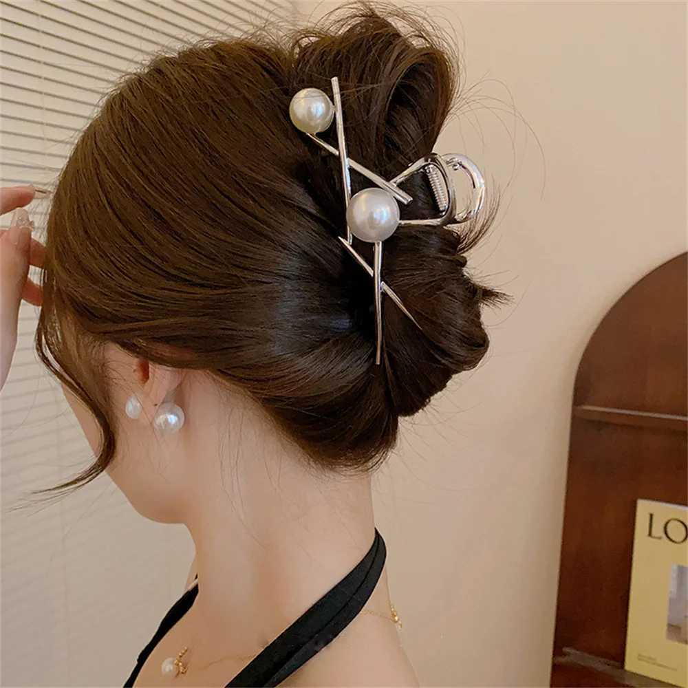 Klemmen parel X-vormig metalen haar klauw holle haarclip krabben krabben hoofdteksel haarppin voor vrouwen achterhoofd paardenstaart haaraccessoires y240425