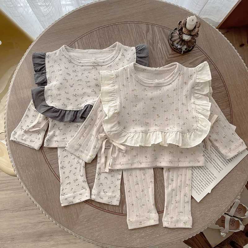 Kledingsets 3 stcs lente herfst baby babymeisjes kleding set comfortabele bloemen blouse broek met slabbetje thuisslijtage h240426