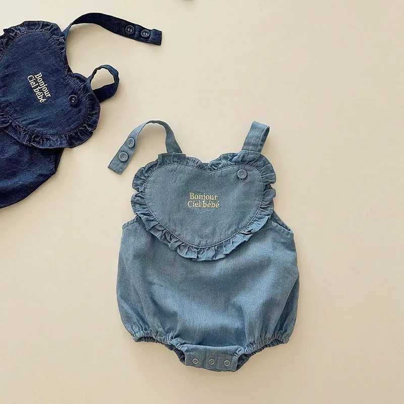 ROMPERS SOMMER NEUE BABY Kleidung Soft Denim Baby Bodysuit und einteiliger Buchstaben Stickereien Baby -Outfit H240426