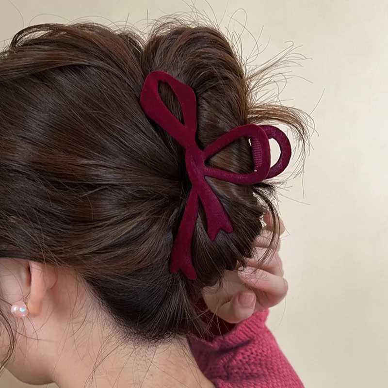 Klemmen rode fluwelen boog haar clips herfst winter vrouwen haar klauw clip Franse elegante haarspeld Koreaanse haaraccessoires vrouwelijk hoofddeksel cadeau y240425