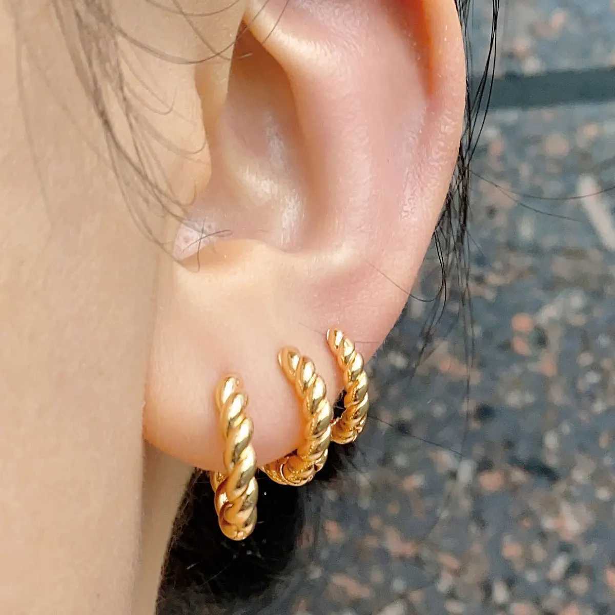 Stud Trendy Twisted Small Hoop örhängen för kvinnor män mode guldfärg metallcirkel små hoops huggie öron spänne smycken