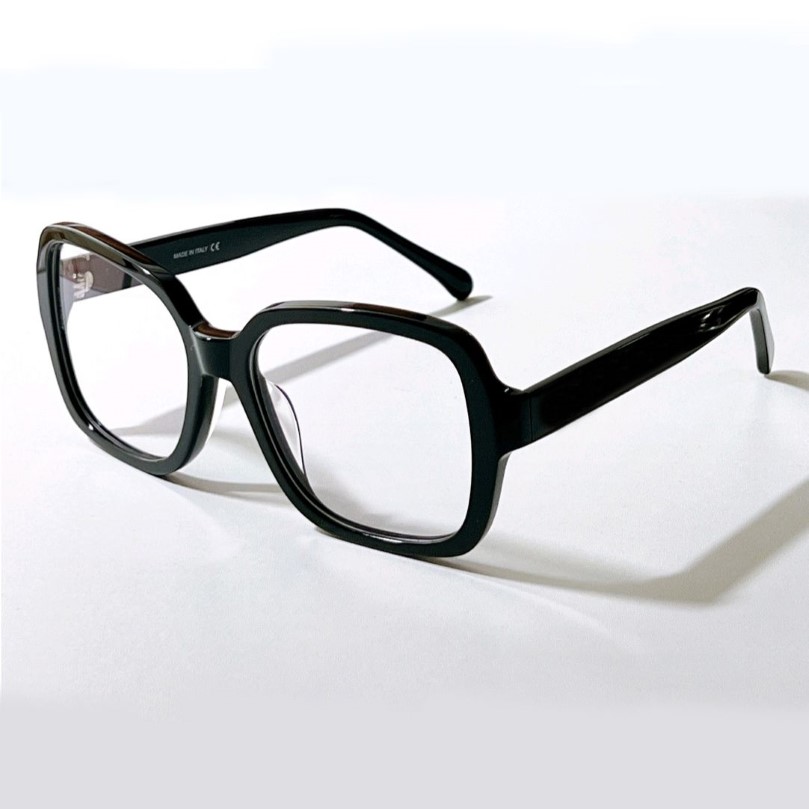 女性四角い眼鏡メガネ