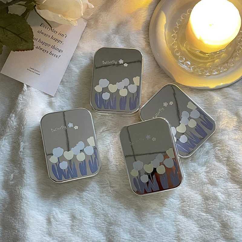 Contactez les accessoires de voyage aléatoire Kit de voyage Pocket Purple Tulip Portable Contact Lens Case Femme Portable Beautable Contact Lens Box Nursing Companion Box D240426