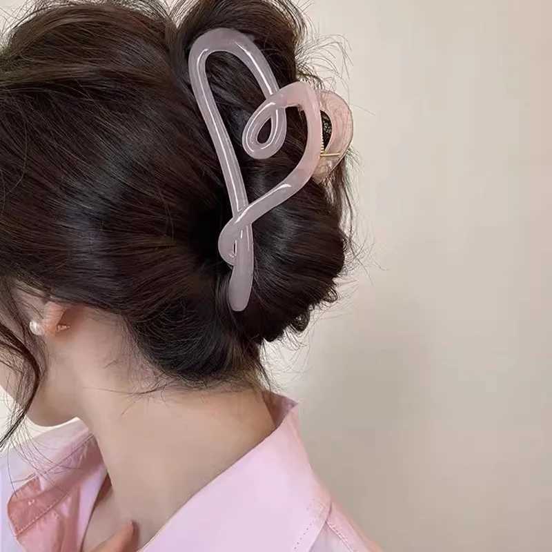 Pinces Hermage de cœur à la mode pour les femmes coréen design Clip Clip de luxe Amour Clips de cheveux Tempérament Accessoires de cheveux Headwear Summer Y240425