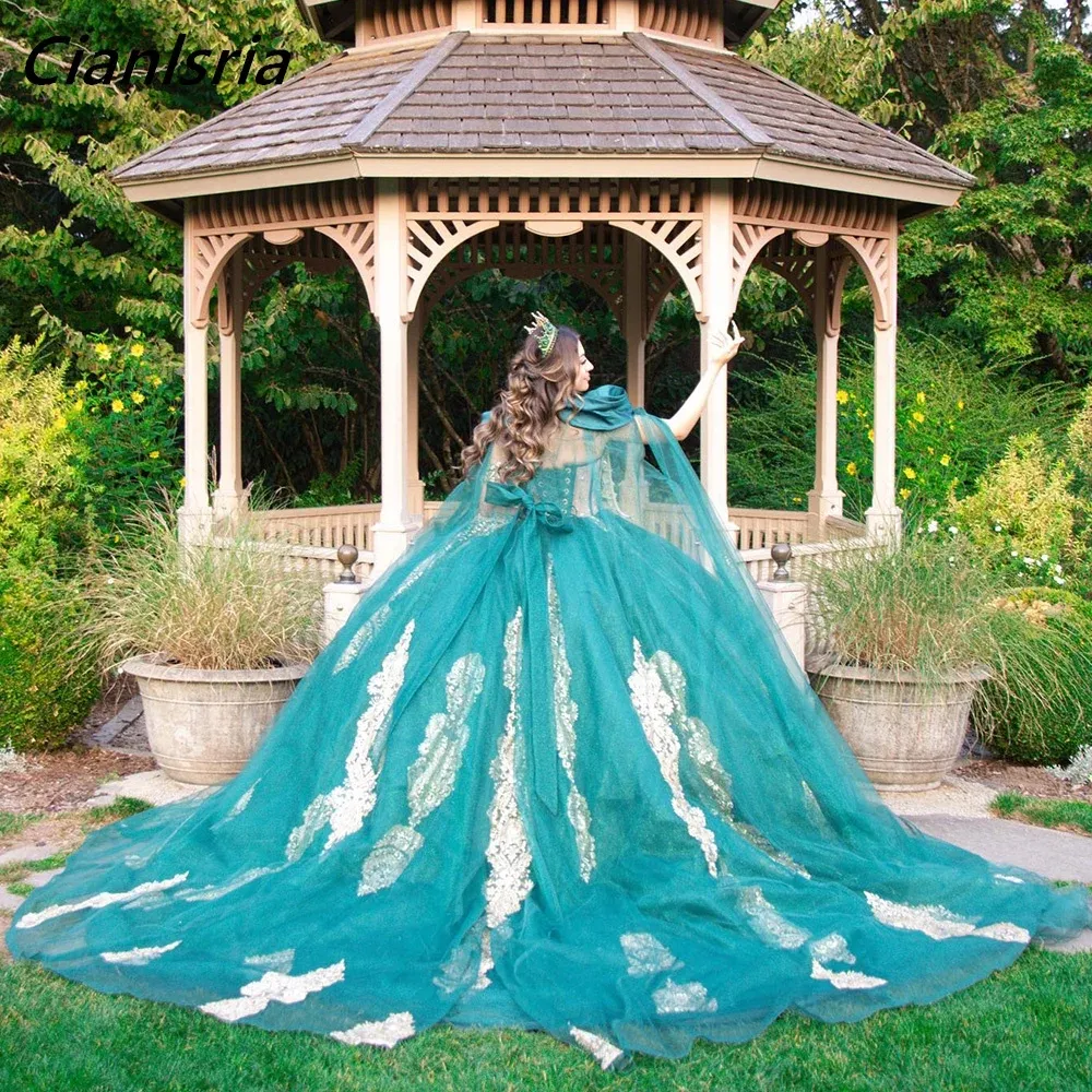 Emerald Green Illusion Perlenkristallkugelkleid Quinceanera Kleider mit Cape Gold Applices Korset Vestidos de 15 Anos