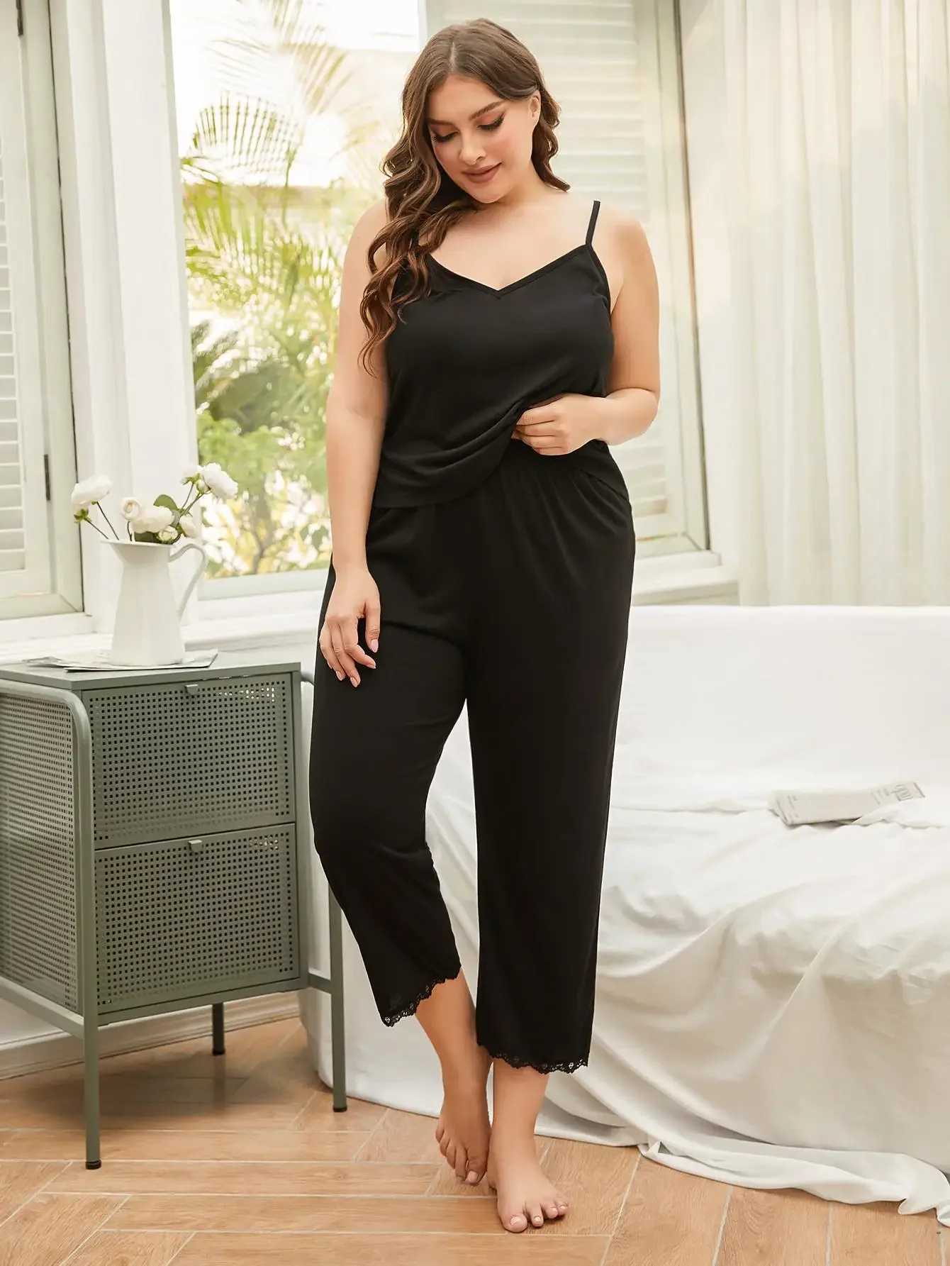 Kvinnors sömnkläder V -hals Slveless Kvinnor Pyjama Set Plus Size Lace Hem Slpwear Side Plit Top Long Pants Nightwear Homewear Clothes Y240426