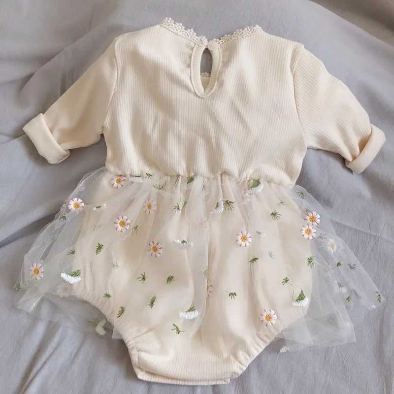 Rompers Spring New Princess Baby Baby Koronką Bodysuit Solid Floral Baby Dziewczyna One Piece Romper Tutu Dress for 0-3y H240509