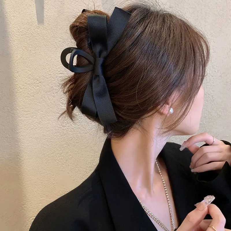 Crampes Fashion Black Bow Hair Claw clips Tempérament Elegant Hairpin Women Princess Headdress Fashion Straving Clip Femme Hair Accessories Y240425