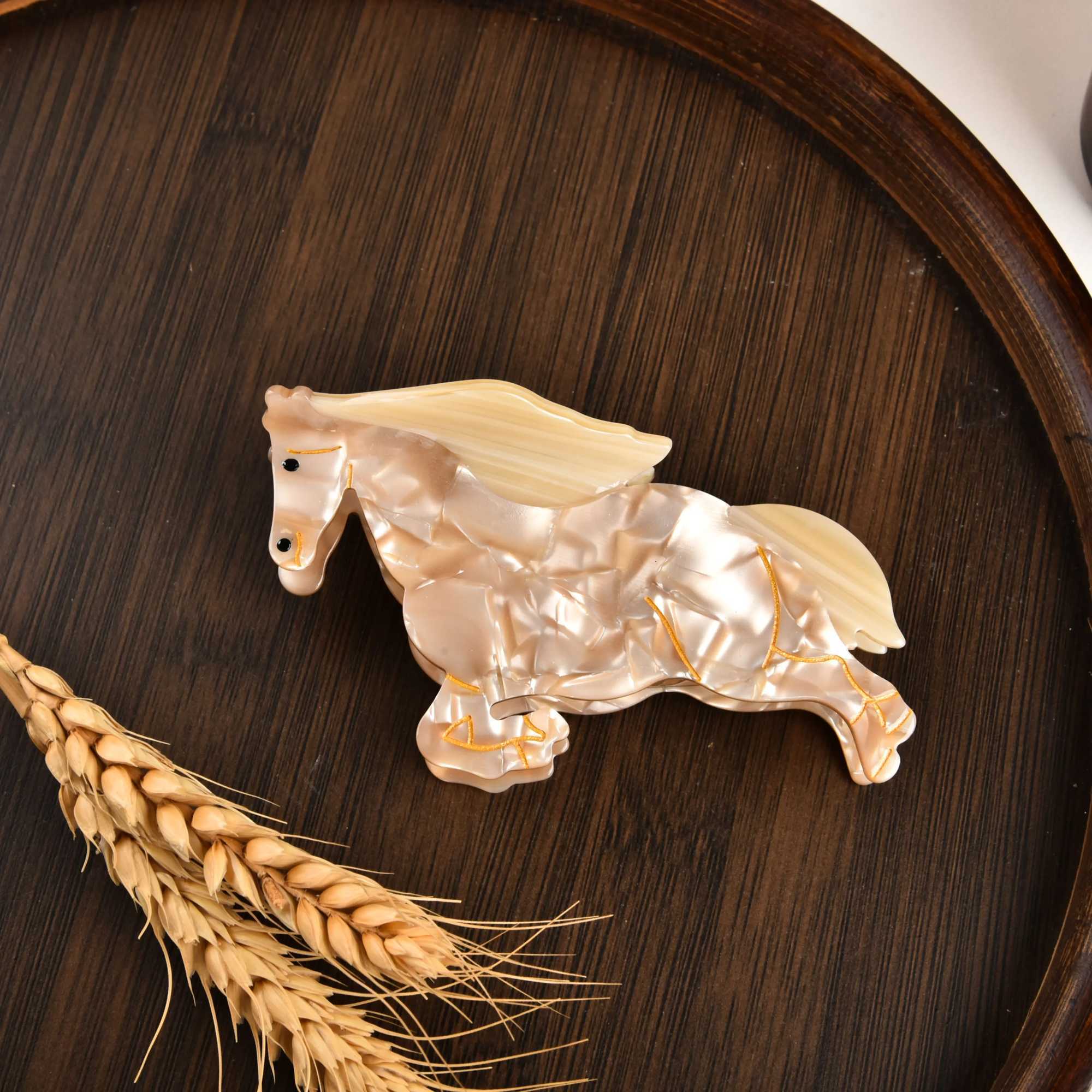 المشابك yhj جديدة خلات المرح Flying Horse Hair Clips Cartoon Design Shark Shark Hair Crab Claw Claw Claw Claw Association for Women Girls Y240425