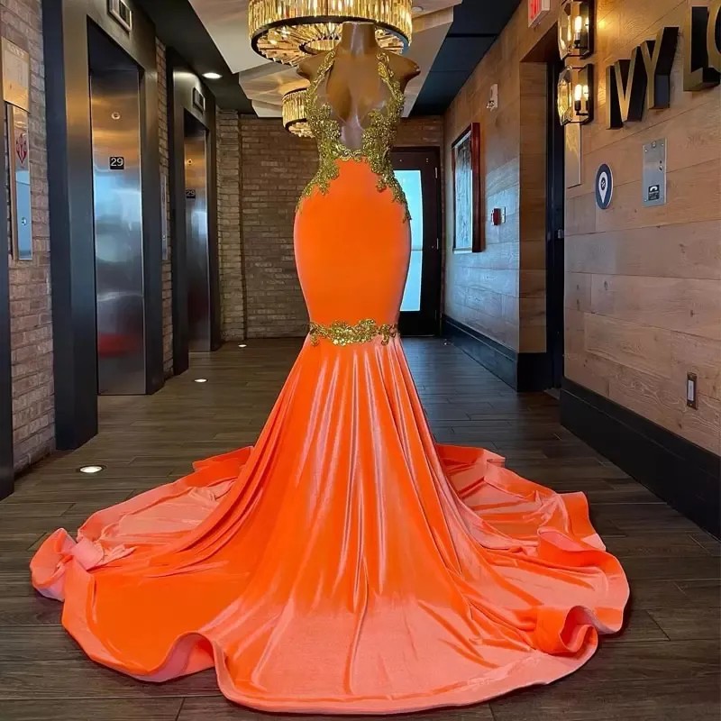 Aso ebi Orange Velvet Prom Prompes Sexy Без спины Halter v Neck Женщины формальные платья Золотые кружевы.
