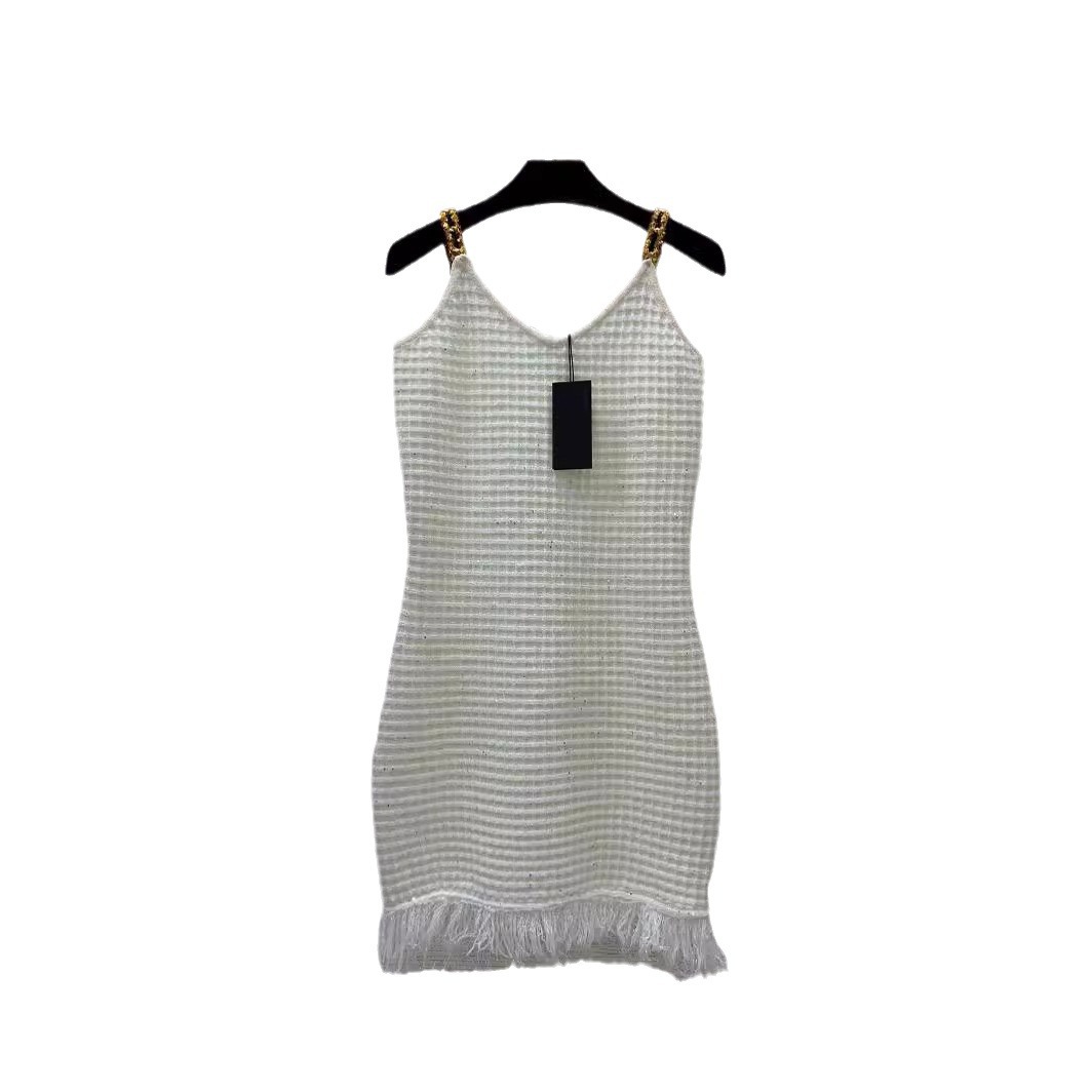 2024 Summer White / Black Paneled Sequins Sticked Dress Solid Color Spaghetti Strap V-halskedjor Mini Korta avslappnade klänningar B4A252326