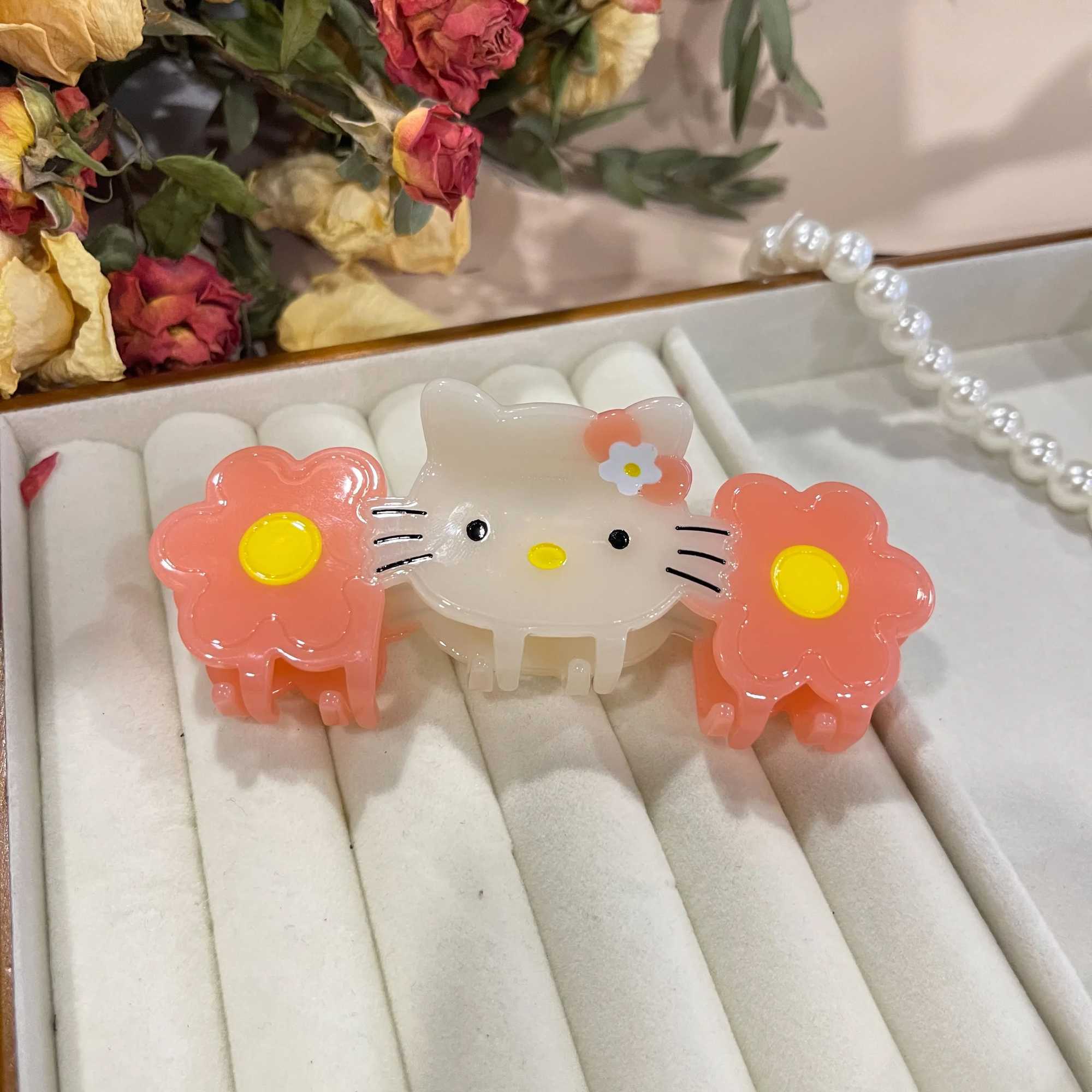 Clamps YHJ New Acetate Cute Cat Flowers Crab Hair Clip Kawaii Personality Hair Claw Clip Cartoon Shark Clip Hair Accessories for Women Y240425