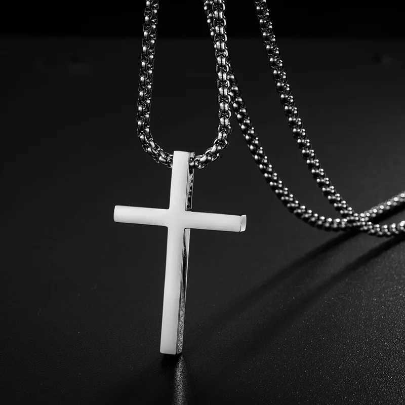 Strängar Nytt rostfritt stål Cross Pendant Halsband lämpligt för män Kvinnor Minimalistiska smycken Mens och kvinnors halsband Silver 240424