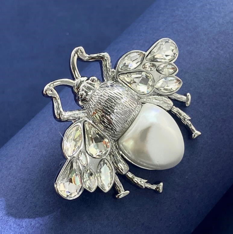 Designer Bee Brooches Pins Pearl Copper Brosch Pin Silver Color Luxury Pearl Rhinestone Crystal Pins For Women Clothing Decoration Jewellery Accessories