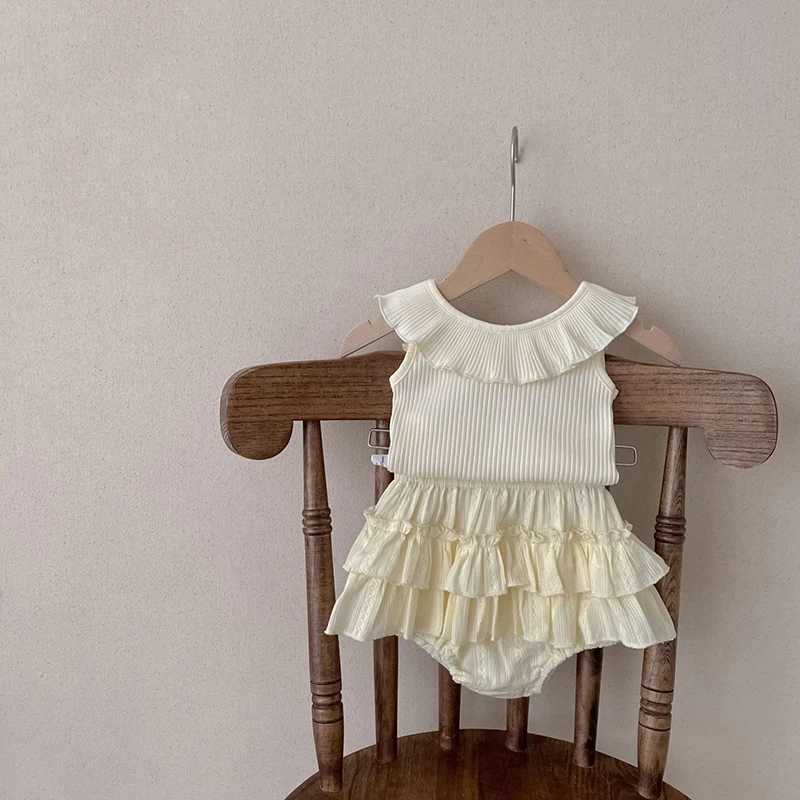 衣類セット夏のベビー服幼児の女の子Tシャツブロムセット幼児の袖の波形襟ティーダブルレイヤーショーツH240426