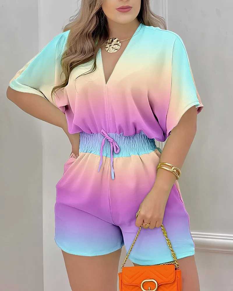 Kvinnors tvåbitar byxor Summer Womens New Loose Casual Printing Jumpsuit 2023 Elegant Womens Fashion V-ringen Kort slve midjeshorts Jumpsuit Y240426