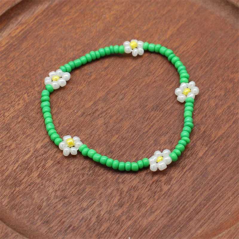 Pärlstav söt daisy pärla armband för kvinnor mode bohemian färgglada charm elastiska fest gåvor smycken grossist