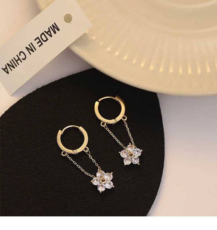 Leghielier penzolatore Nuovo arrivo Crystal Trendy Chain Flower Orecchini a pensione le donne Orecchini a goccia di petalo zircon