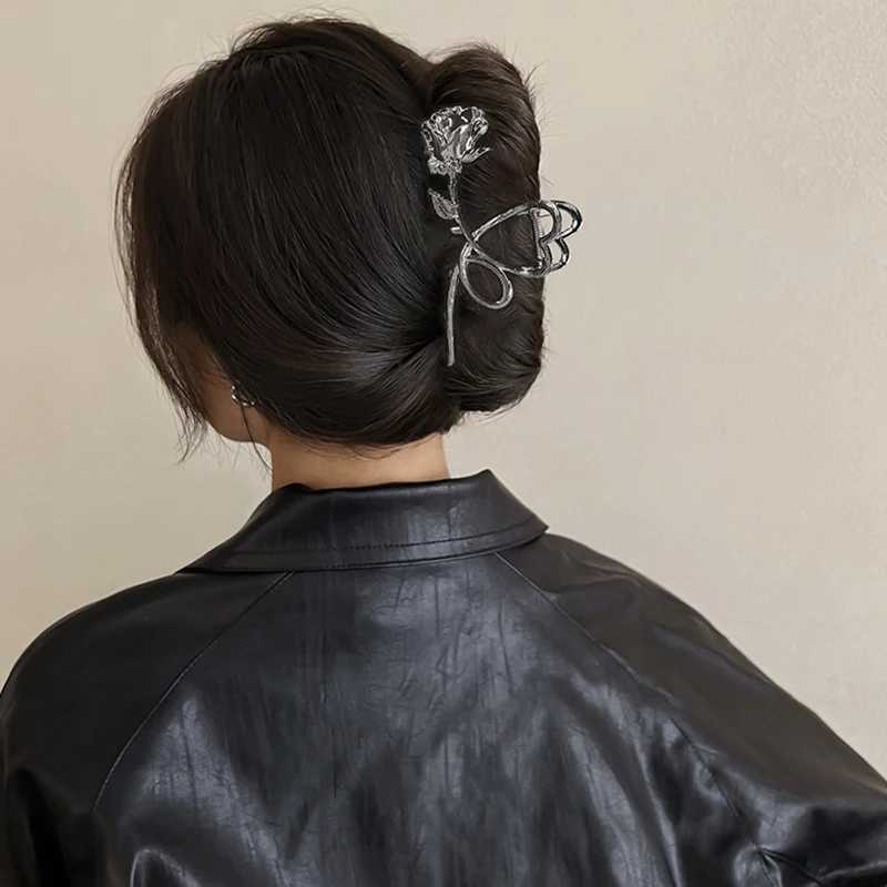 Clips de cheveux Barrettes 2023 Fashion coréenne Y2k Rose Vintage Clain Claws Clips Femmes Métal Fleurs EXQUIS ÉLÉGANTES Girls Accessoires de cheveux pour femme 240426