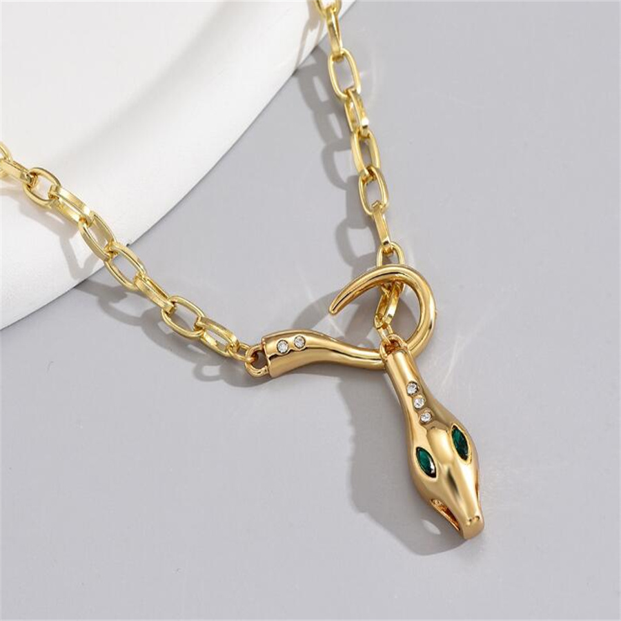 Advanced metal snake necklace with diamond inlay retro and elegant light luxury style collarbone chain new for women wearing AB202