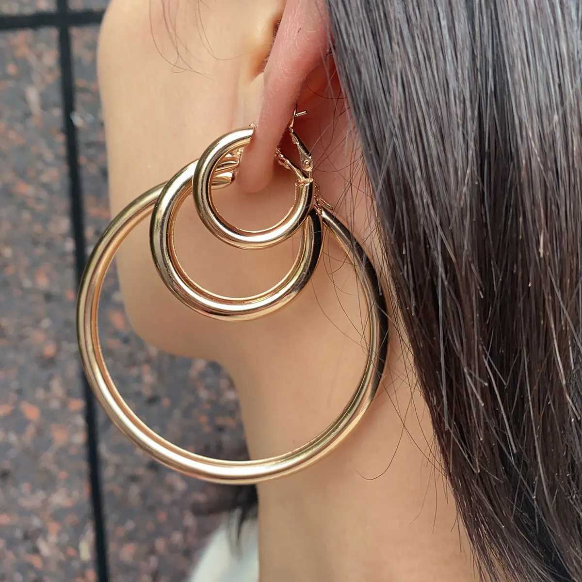 Stud 2024 Fashion Exaggerated Big/ Small Smooth Circle Hoop Earring for Women Simple Round Loop Ear Wedding Jewelry Brincos Cool Gift