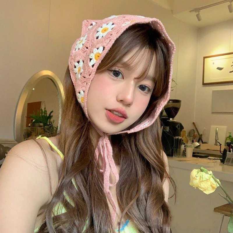 Bandanas Durag Koreaanse Daisy Flower Strawberry Handmade Hooked Hooked Triangle Hoofdband handdoek Heerband Haarzak Hoofdband 240426