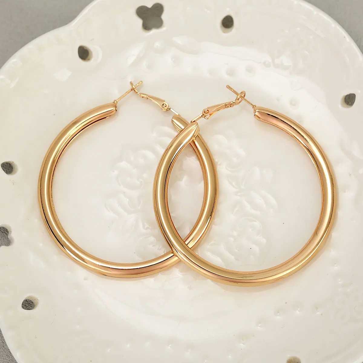 Stud 2024 Fashion Exaggerated Big/ Small Smooth Circle Hoop Earring for Women Simple Round Loop Ear Wedding Jewelry Brincos Cool Gift